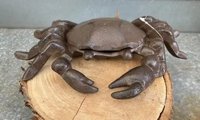 GIETIJZEREN KRAB MET SCHARNIERENDE DEKSELTJE NIEUW