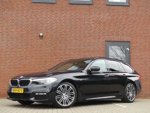 BMW 5 Serie Touring 530i M-Sport / Carbon zwart / Dealer onderhouden