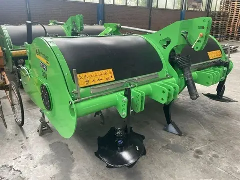 Farmtec met rotoreg en spikerol / overjarig / Demo