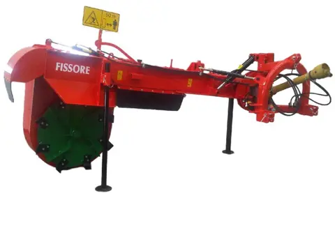 Greppelfrees meerdere modellen merk FISSORE achter en zijkant trekker