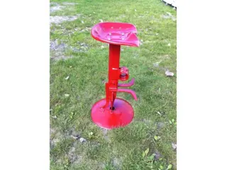 OLD METAL barkruk gemaakt van gebruikte metalen agrische onderdelen