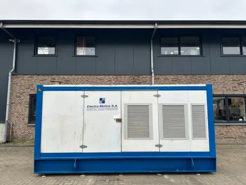 MAN MAN D2842 LE 213 met Leroy Somer 800 kVA Silent generatorset as New ! 410 hours !