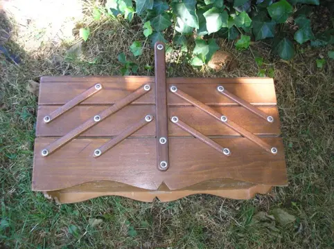 Naaibox - grootmoederstijd, - veel opbergruimte