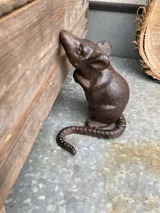 GIETIJZEREN RATJE ZITTEND G NIEUW