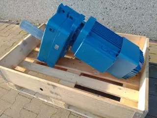 DEMAG Kraanaandrijvingen ZBA112 A-4 + ADE70DD i=44,1