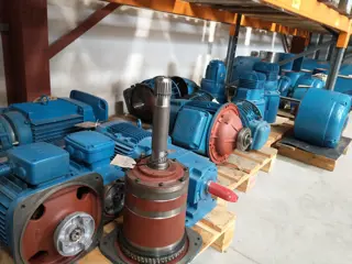 Demag motoren,reductoren,draadtakels,hijsonderdelen.