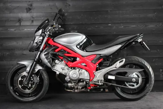 Suzuki Gladius 650 ABS (2016)