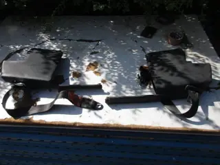 Safety belts with panels for Ferrari Testarossa