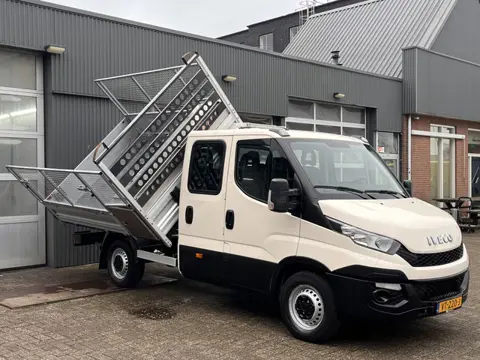 Iveco Daily 35S11D 2.3 3 zijden kipper Airco Telefoonverbinding Gereedschapskist Stuuwielbediening O