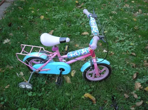 Kinderfietsje met zijwieltjes