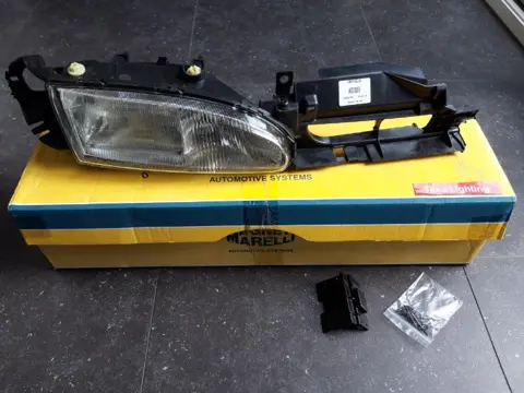 Ford Mondeo MK1 Koplamp Magneti Marelli 712754058861