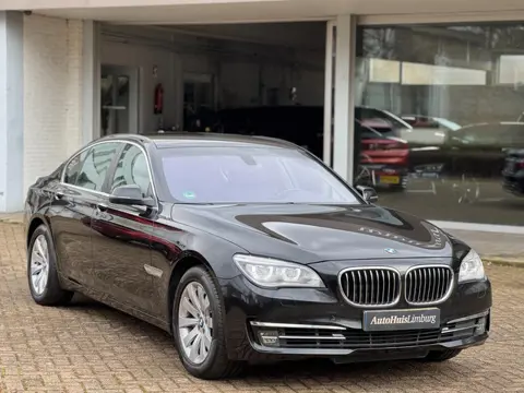 BMW 7-serie 740d xDrive High Executive|1e Eigenaar|Origineel Nederlands|Softclose|Trekhaak|Zwart-Zwa