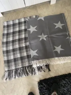 2 grijze plaids + kussen