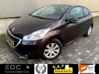 Peugeot 208 1.0 - V E R K O C H T (bj 2013)