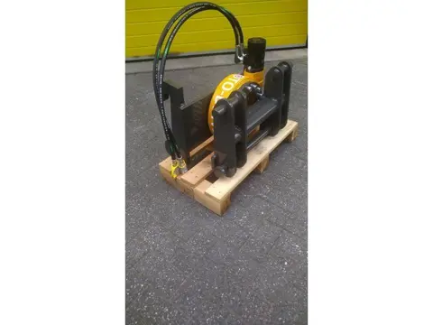 Quick Hitch Adapter  / Roto-Drive passend aan Giant shovels