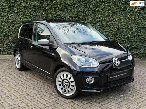 Volkswagen Up! 1.0 high up | Pano | Airco | Cruise | Stoelverwarming