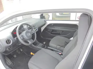 Foto 13 van Volkswagen up! 1.0 take up! BlueMotion Airco, sportonderstel