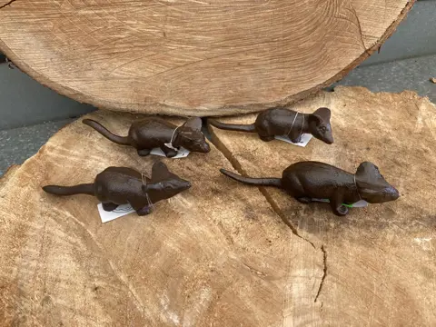 GIETIJZEREN MUIS 12 CM 4 verschillende NIEUW