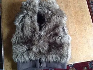 BODY warmer , maat 134 - z.g.a.n. - H&amp;M - 5,-