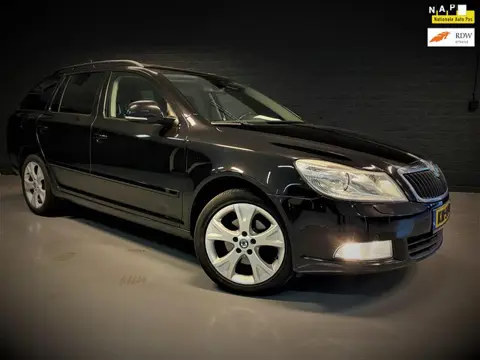 Skoda Octavia Combi 2.0 TDI Elegance,Leder,Xenon,Schuif-dak,APK Okt-2023.