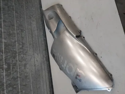 LINKER ONDERKUIP Aprilia RSV 1000 1998 - 2000