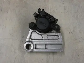 ACHTER REMKLAUW Triumph 955 daytona 2001 - 2006