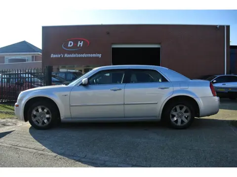 Chrysler 300C 3.5 V6 automaat apk 11-03-2027 leder inruil mogelijk