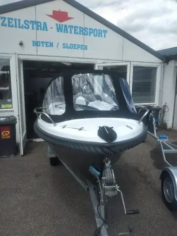 Gebruikte 4.70m sloepen met een Honda Bf 15.