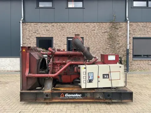 Iveco 8210 DRI 26 Marelli 300 kVA generatorset (bj 2003)