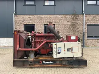 Iveco 8210 DRI 26 Marelli 300 kVA generatorset (bj 2003)