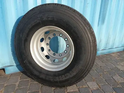 Michelin Unused 13R22.5 XZY