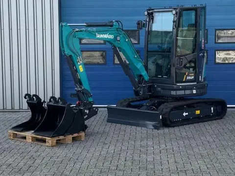 2,65 Tons minigraver Sunward SWE25UF Binnendraaier