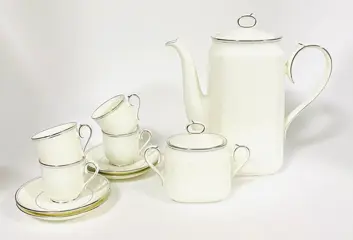 Noritake - Koffiepot, suikerpot en kop &amp; schotels (6) -