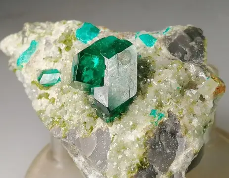 Dioptase Kristallen op matrix - 5×4×3 cm - 120 g