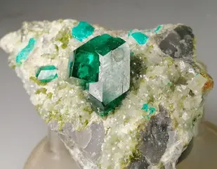 Dioptase Kristallen op matrix - 5×4×3 cm - 120 g