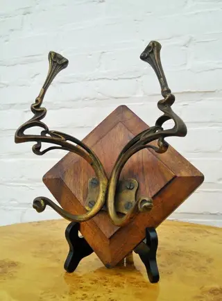 Grote Bronzen Art Nouveau kapstokhaken met zweepslagmotief