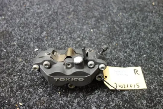 REMKLAUW RECHTS VOOR Suzuki GSR 600 2006 - 2009