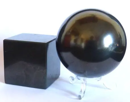 Shungite kubus en bol - 786 g