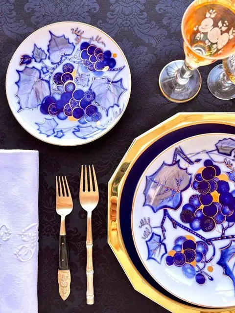 Tafelkleed met damast brokaat, met een klassieke print. 270