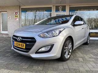 Hyundai i30 1.6 GDi Comfort Panoramadak/Keyless entry//Achteruitrijcamera/Audionavigatie/Climate Con
