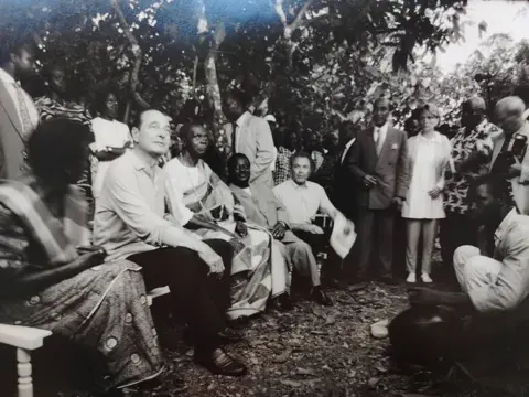 Eric Lefeuvre (1966) - Jacques Chirac visite une bananeraie