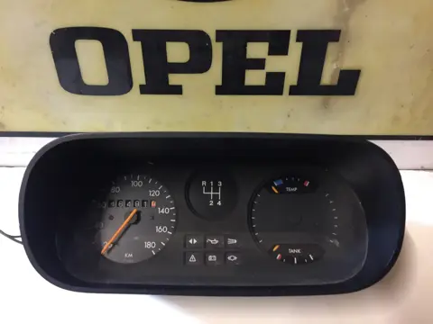 Kilometerteller cockpit Opel Kadett C 8974455