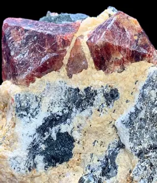 Zirkoon Kristallen op matrix - 8.6×8.2×5.2 cm - 481 g - (1)