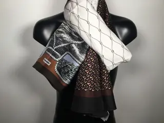 Burberry - Archives //Navire / TB /210cm 70 cm - Sjaal