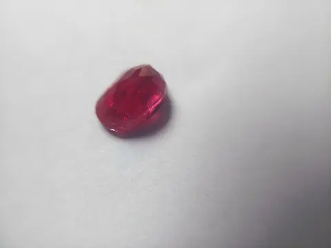 Levendig tot intens rood Robijn - 1.05 ct