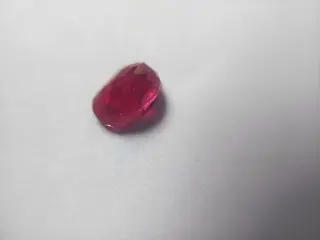 Levendig tot intens rood Robijn - 1.05 ct