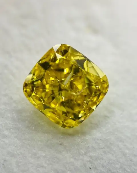 1 pcs Diamant - 1.03 ct - Cushion - fancy levendig geel -