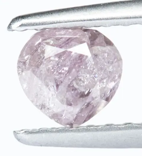 Diamant - 0.59 ct - Natural Fancy Pinkish Purple - I3 *NO
