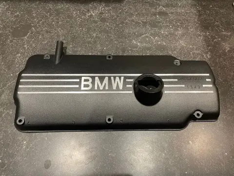 Motor/motoronderdelen - Bmw 02 series valve cover E10