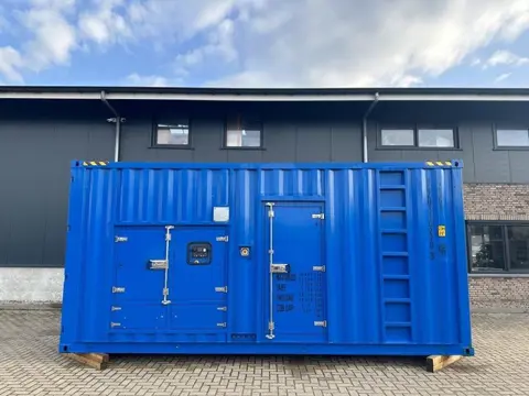 Mitsubishi S12H-PTA Leroy Somer 1100 kVA Supersilent generatorset in 20 ft container New !